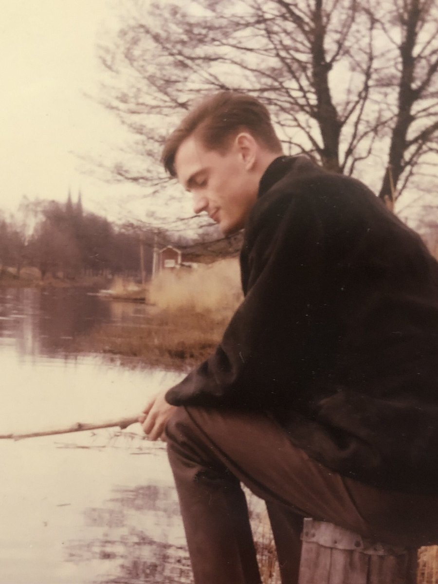 Det hade varit roligare att få fira fars dag med pappa. Min pappa geologen, fotografen, dykaren, som lagade ostsufflé, ripa och kroppkakor, bakade aprikosmunkar och lärde mig hantera krabba. Som stannade för att plocka fjällskivling han sett från bilen. Som jag är så lik i så mkt