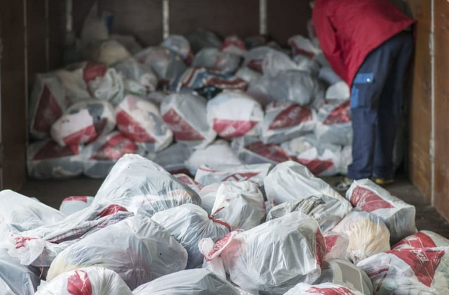 BurkhardtPhilip's tweet photo. Die Schweizer #Textilbranche will in Zukunft einen vorgezogenen Recyclingbeitrag auf Kleidern verlangen, um damit ein System zu finanzieren, mit dem sämtliche textilen Materialien in der Schweiz gesammelt und verwertet werden. Das berichtet die @sonntagszeitung. (1/4) https://t.co/CDqFK3ldIu
