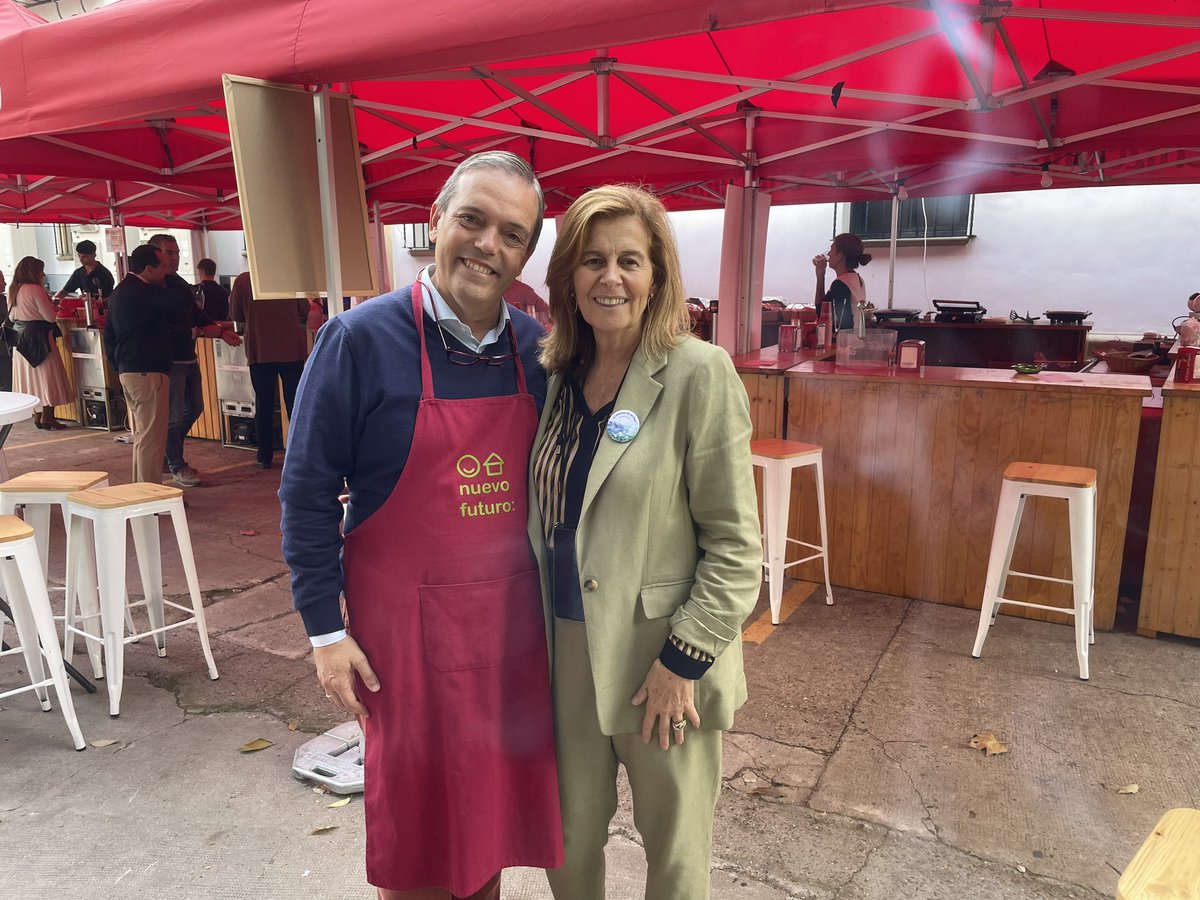 Ayer fue un día inolvidable! ✨Gracias a Mónica Gutiérrez, Pdta. de <a href="/nuevofuturoSV/">Nuevo Futuro Sevilla</a> por confiar en nosotros otro año más en  #IXMercadoNavidadNF <a href="/FundacionVMMP/">Fundación VMO</a>. Queda mucho por hacer pero son muchos corazones ❤️ los que laten juntos💪🏼Puro compromiso social transformador👏🏼👏🏼🚀🚀