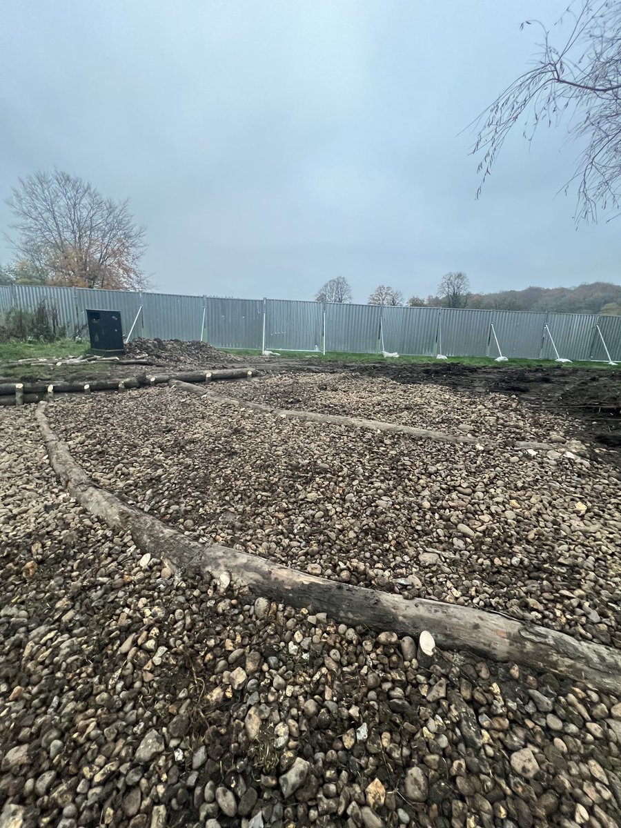 Work on an urban mill bypass section of the ⁦<a href="/RiverChess/">R. Chess Association</a>⁩ in Chesham continues. Hard concrete banks have been removed and a wiggle has been introduced. At the confluence a “beach” has been created to assist access. ⁦<a href="/CheshamCouncil/">Chesham Town Council</a>⁩ ⁦@Chilternstreams⁩