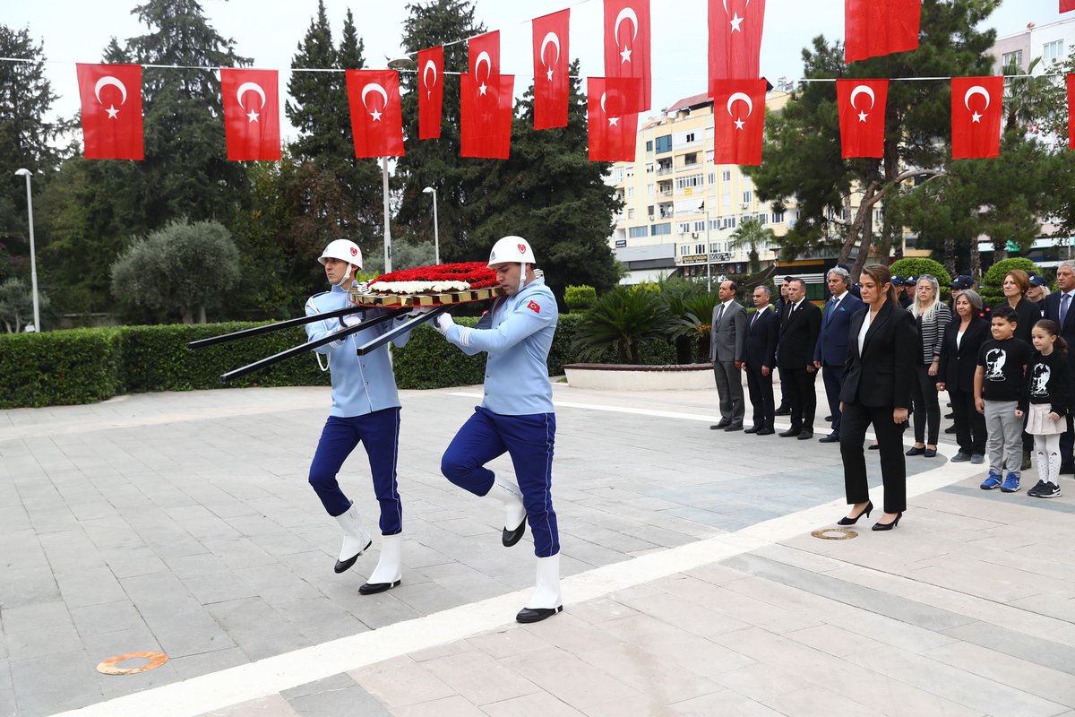 CanselTuncer's tweet photo. Ulu önderimiz Gazi Mustafa Kemal Atatürk’ü ebediyete uğurlayışımızın 86. yıl dönümünde, Belediyemizde düzenlediğimiz törenle Atatürk Anıtına çelengimizi sunarak saygı, minnet ve özlemle andık. 
#10Kasım
#Saat0905
#Atamizindeyiz https://t.co/vJjTAu13hc