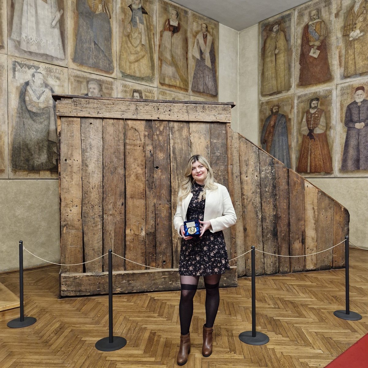 I miei Gatti 😻 <a href="/GiuntiEditore/">Giunti Editore</a> finalisti al Premio Galileo featuring la cattedra di Galileo himself