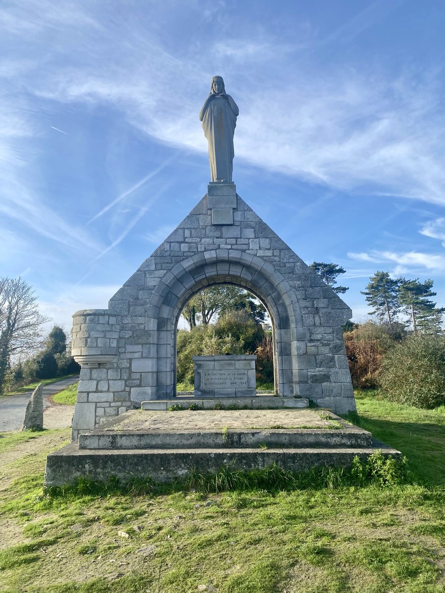 Dominiquepucini's tweet photo. Notre Dame de la Garde et Pointe de la Garde ce matin
#SaintCast. #Bretagne
« Oratoire Notre-Dame-de-la-Garde
Situé à la pointe de la Garde l’oratoire fut édifié suite au vœu formulé par les Castins, épargnés par les bombardements de 1944 lors des combats de la Libération » https://t.co/ulC1aSdnkF