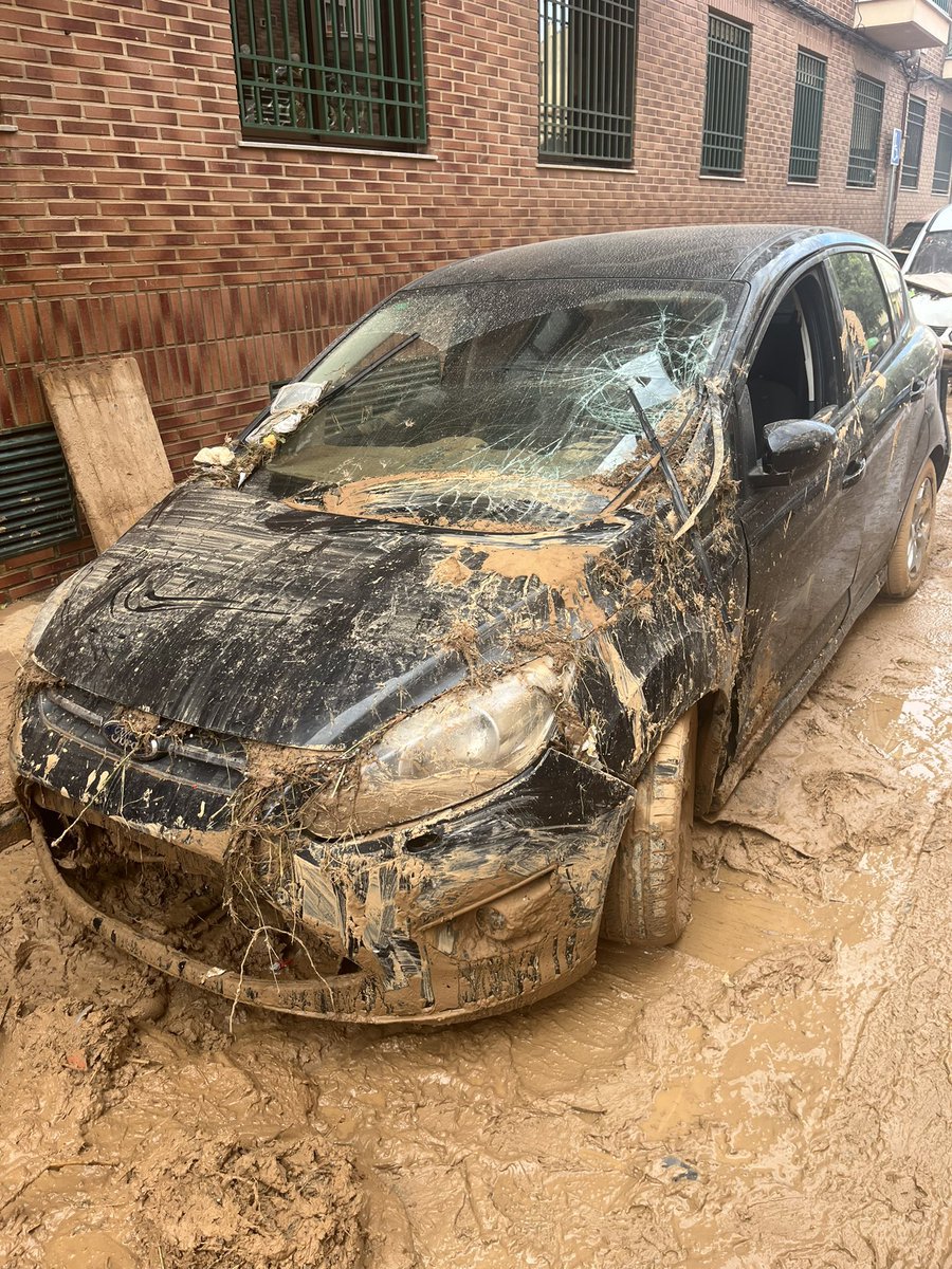 Hola Familia, Alberto y Sandra tiene un nene de 4 años con autismo nivel 2, han perdido el coche y no tienen  Forma de llevarle a terapia 3 veces semana, el bus le pone nervioso, patalea etc, necesitan un coche 🚗,  el chiquillo se llama Dylan, y son de Paiporta, cualquiera que