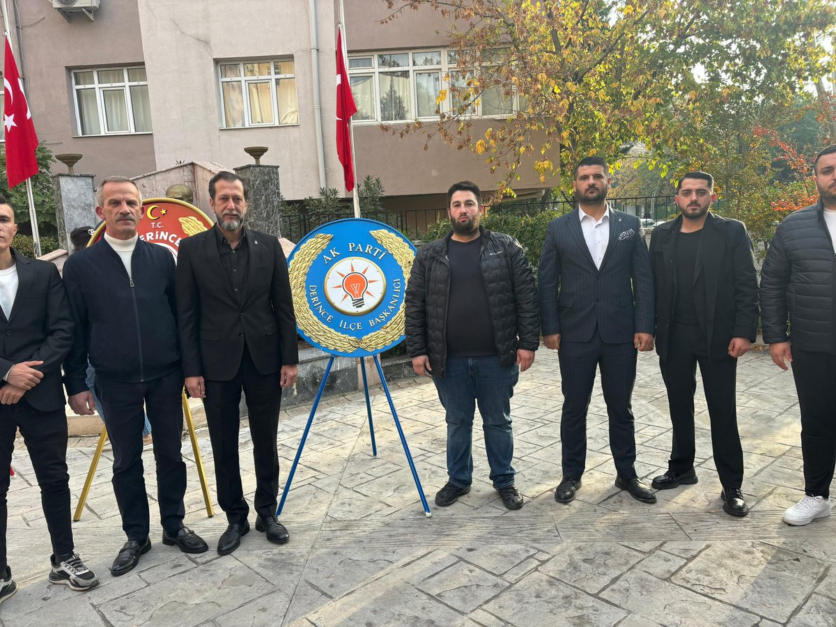 AkPartiDerincee's tweet photo. İlçe Başkanımız Koray Merdan ve teşkilatımız birlikte, İlçe Kaymakamlığı’mızın düzenlediği anma programında aramızdan ayrılışının 86. yıldönümünde Cumhuriyetimizin kurucusu, istiklâl mücadelemizin kahramanı Gazi Mustafa Kemal Atatürk’ü saygı ve milletle anıyoruz.

#10Kasım https://t.co/XDDpYBnQPk