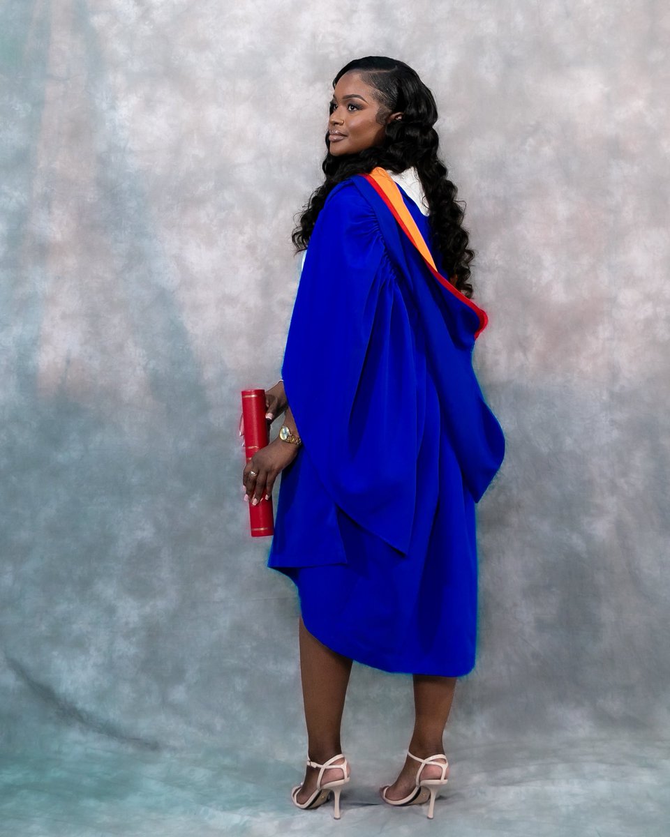 __nessaaa's tweet image. From ONE DAY to FINALLY!!👩🏾‍🎓
-Jeremiah 29:11 🙌🏾🙏🏾

#FirstGenGrad  #UWIGlobalCampus #Classof2024
