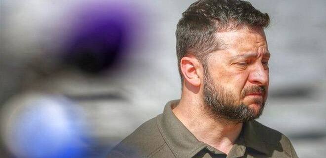 Винуватцем поганих умов миру й можливого «програшу» стане не Трамп, а саме Зеленський. Моя особиста позиція. 

По-перше, Зеленський вчасно не розпочав переговори про припинення війни (навпаки вийшов з переговорів), що призвело до затягування війни та посиленої мобілізації.