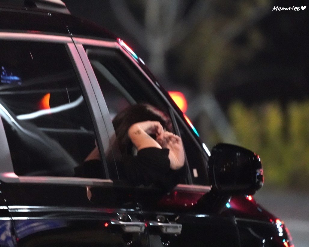 241110 스카이페스티벌 퇴근길 프리뷰

가을여신🍂

#마마무 #MAMAMOO #휘인 #WHEEIN