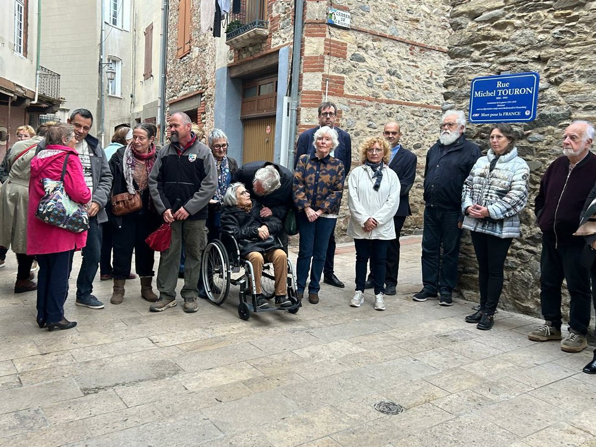 baraille66's tweet photo. Hier, à #Vinça, en mémoire de notre camarade #communiste Michel Touron et notre camarade #socialiste 1er Maire de Gauche de Vinça en 1935 Pierre Gipulo, #résistants morts en déportation, inauguration de la pose des pavés de la #mémoire.
Ils ont donné leur vie pour notre liberté! https://t.co/1MYdW7yTGW
