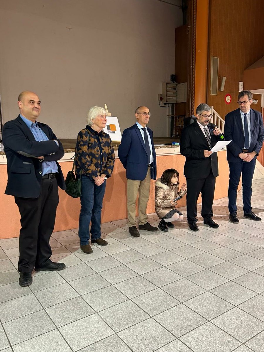 Hier, à #Vinça, en mémoire de notre camarade #communiste Michel Touron et notre camarade #socialiste 1er Maire de Gauche de Vinça en 1935 Pierre Gipulo, #résistants morts en déportation, inauguration de la pose des pavés de la #mémoire.
Ils ont donné leur vie pour notre liberté!