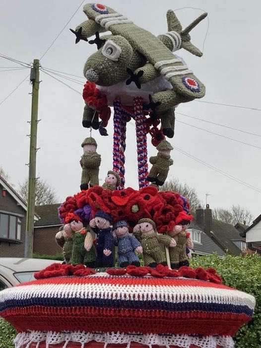 ReformDaily_'s tweet photo. 🌺 Across the country, our post boxes have become tributes, adorned with beautiful crocheted poppies and memorials. Each stitch is a symbol of gratitude and remembrance for those who gave their all. 🌺🇬🇧
#LestWeForget #RemembranceDay #CommunityTributes #ReformDaily https://t.co/ODdY5x5bF8