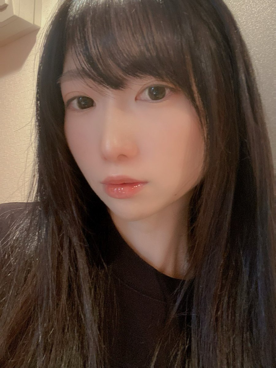 新しく買ったリップ
唇プルプルになるし色も絶妙ですき https://t.co/Zp38vdc5Re