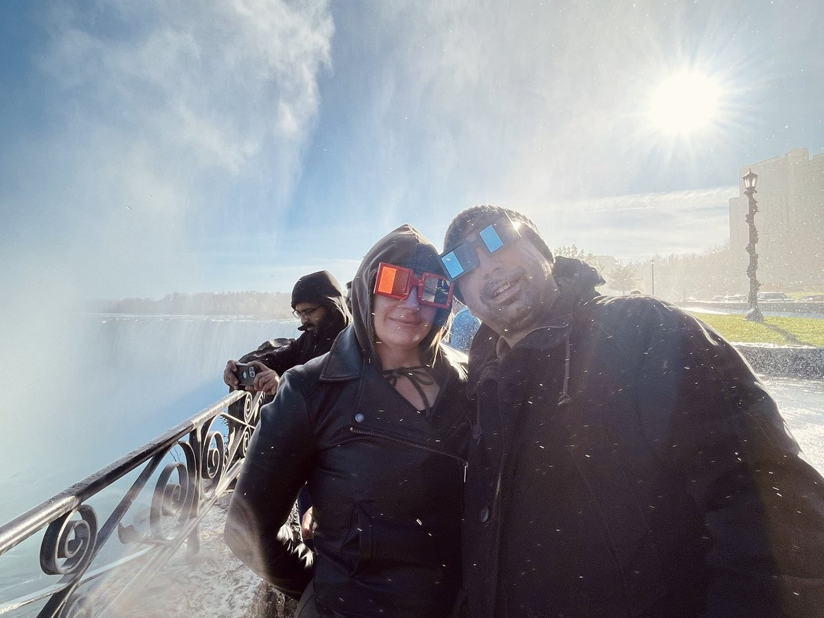 As I was setting up to photograph the <a href="/MixNoggle/">MixNoggle</a>, two travelers came up to ask about the noggles ⌐◨-◨.  They thought the nouns sunglasses were really unique and happily put them on, letting me take their picture.

Nouns really did bring people closer together🤝

<a href="/nounsdao/">Nouns.eth</a>