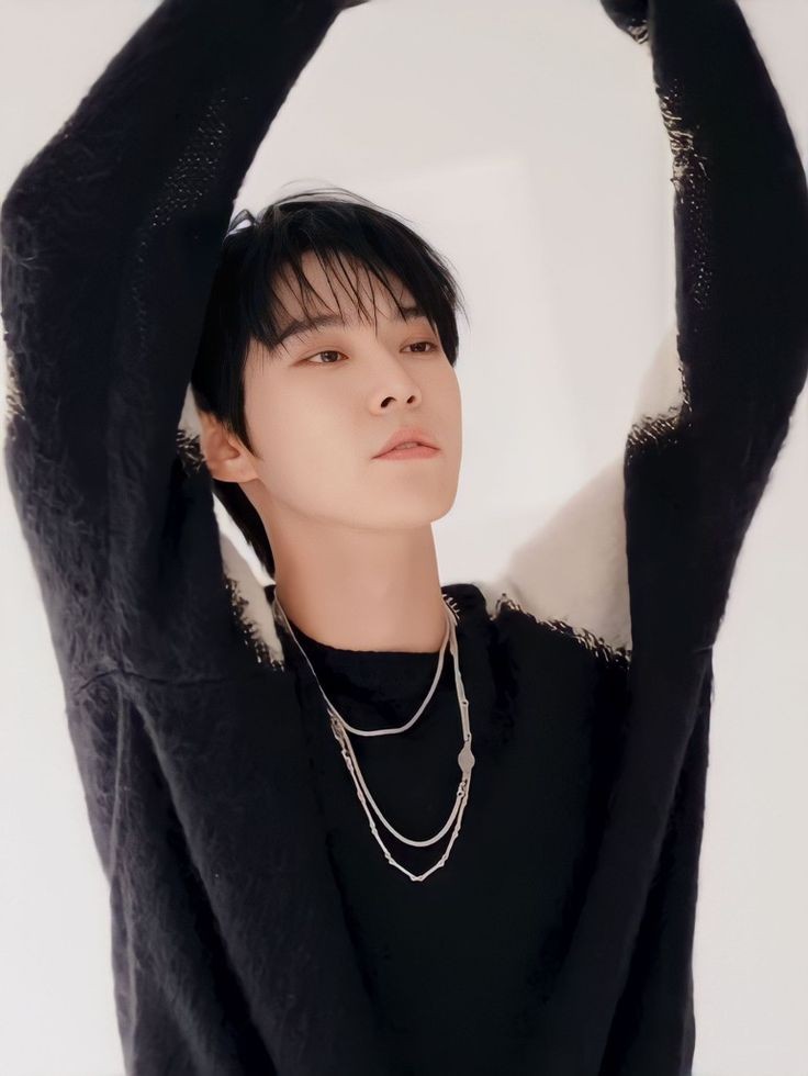 bear__ticket's tweet photo. 에이요 착장 중에서도 이 깜장 니트 사랑함.. https://t.co/dNOBwiwjWy