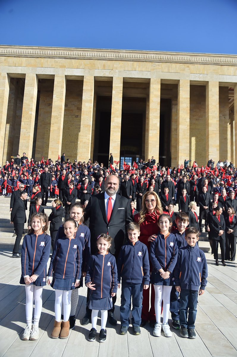 zehratopaloglu_'s tweet photo. Cumhuriyetimizin kurucusu ve millî mücadelemizin önderi Gazi Mustafa Kemal Atatürk'ü, aramızdan ayrılışının 86. yıl dönümünde Yönetim Kurulu Başkan Vekilimiz Sn. Fatih ÖZTÜRK’ün başkanlığında öğrenci ve öğretmenlerimizle birlikte ebedî istiratgâhı Anıtkabir’de düzenlenen törenle andık. Ata’mızın aziz hatırası önünde saygı, özlem ve minnetle eğiliyor; çizdiği yolda durmaksızın yürüyeceğimize söz veriyoruz.  @FatihBilfen