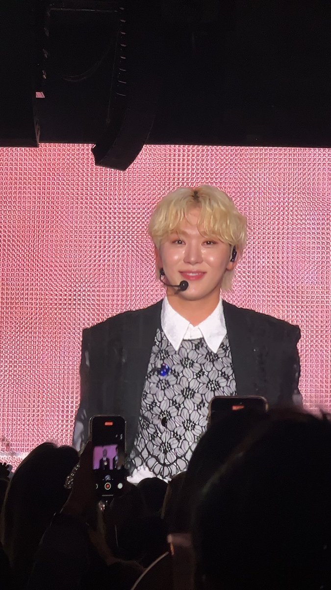 uribooslatte's tweet photo. guys seungkwan looks like a querubin angel today he looks heavenly 🥹😭

cr catlvr3000 https://t.co/x2FvnOHPOP