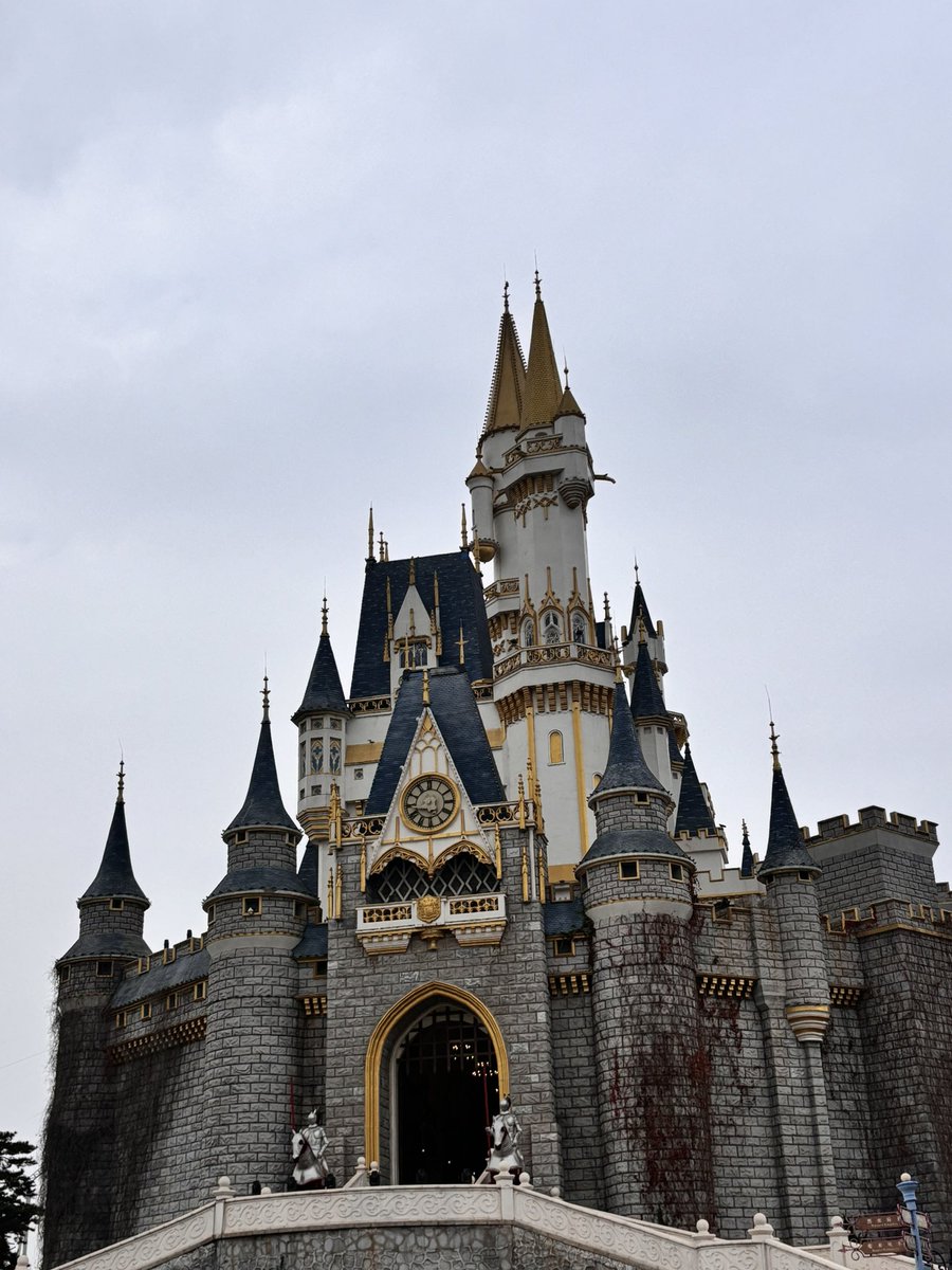 偽ディズニーランドさん、うっかりシンデレラ城内装で本家を上回って