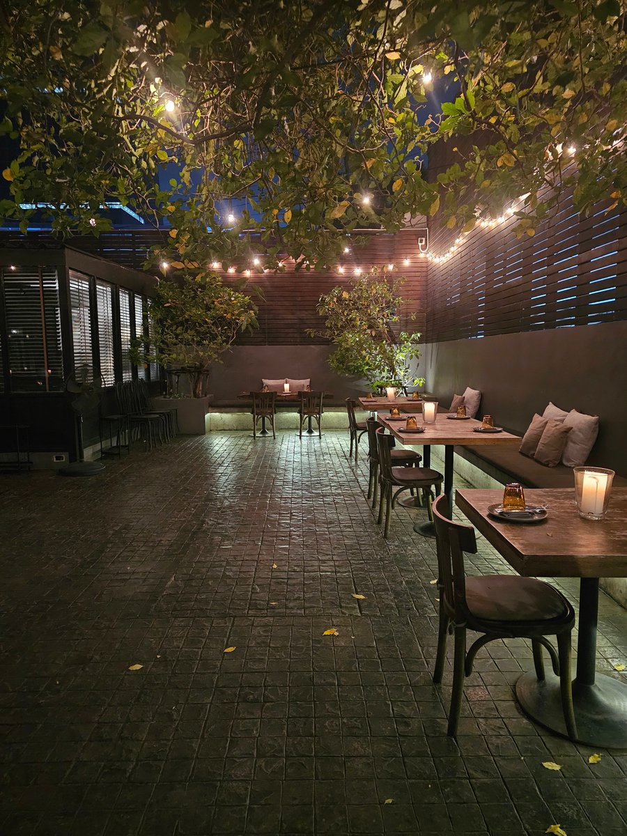 TTOOPPTTTOOOPPP's tweet photo. 📍La Casa Nostra ซอยเกอเธ่ สาทร

ร้านอาหารอิตาเลียนที่เราชอบมากมากอีกร้าน กลับมากินอีกครั้งในรอบหลายปี ดีเหมือนเดิมเลยยย ดีย์งาม เลิฟ ♥️♥️

ร้านนี้เป็นอาหารอิตาเลียนสไตล์ Modern & Authentic ที่ปรุงแต่ละจานมาได้ละเมียดมาก หน้าตาดูธรรมดา แต่รสชาติจัดจ้าน และ ล้ำลึกมาก ดีงาม อยากให้ไปลอง

💸 ฿฿฿
🚗 มีที่จอดรถของร้าน
TP RATING 8/10

#อร่อยบอกต่อ #อร่อยไปแดก
@aroii @Kin24hrs