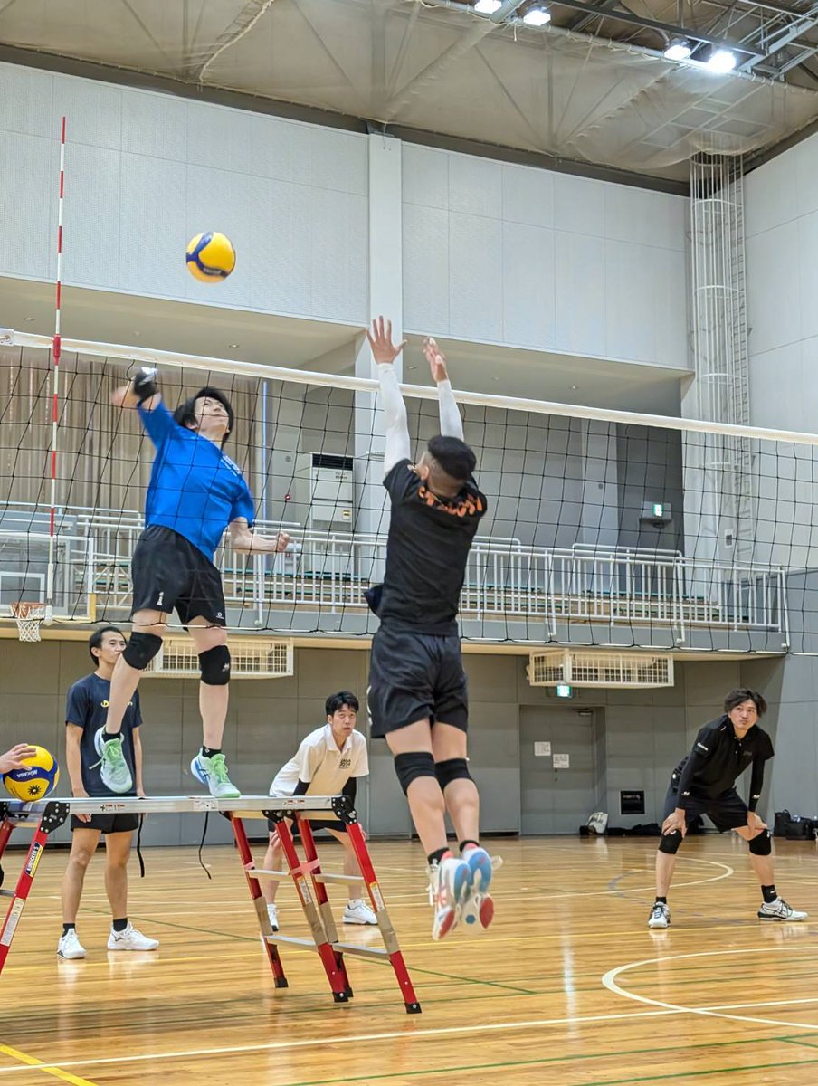 twi_jdva's tweet photo. デフバレー男子日本代表チームは、豊田自動織機体育文化センターにて11月強化合宿を行いました。U17女子日本代表の指導経験がある布村忠宏氏からブロックを学びました。デフリンピックに向けて強化を図って参ります。
#デフリンピック
#デフバレー
#デフバレーボール
#バレー
#日本代表
#バレーボール https://t.co/57nGT8yTzs