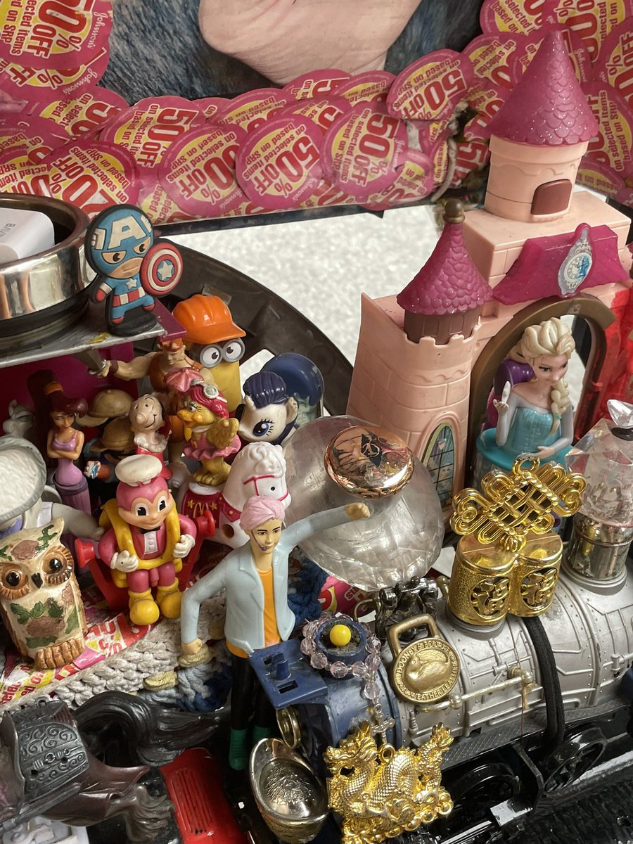 hubineer's tweet image. Kuya Mario and his anik-anik pedicab.

Remember when I said rich people wanna be as cool as the working class? Yeah this is it.

He told us that all of these are discarded objects he finds while doing his daily pedicab routes.