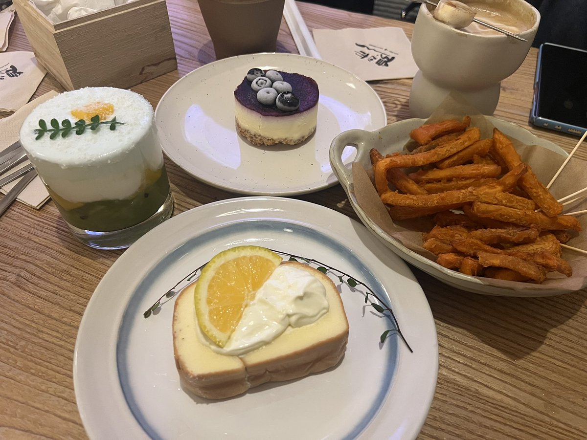dee002375's tweet photo. 老友聚会🎈 https://t.co/BMbUBA3QzB