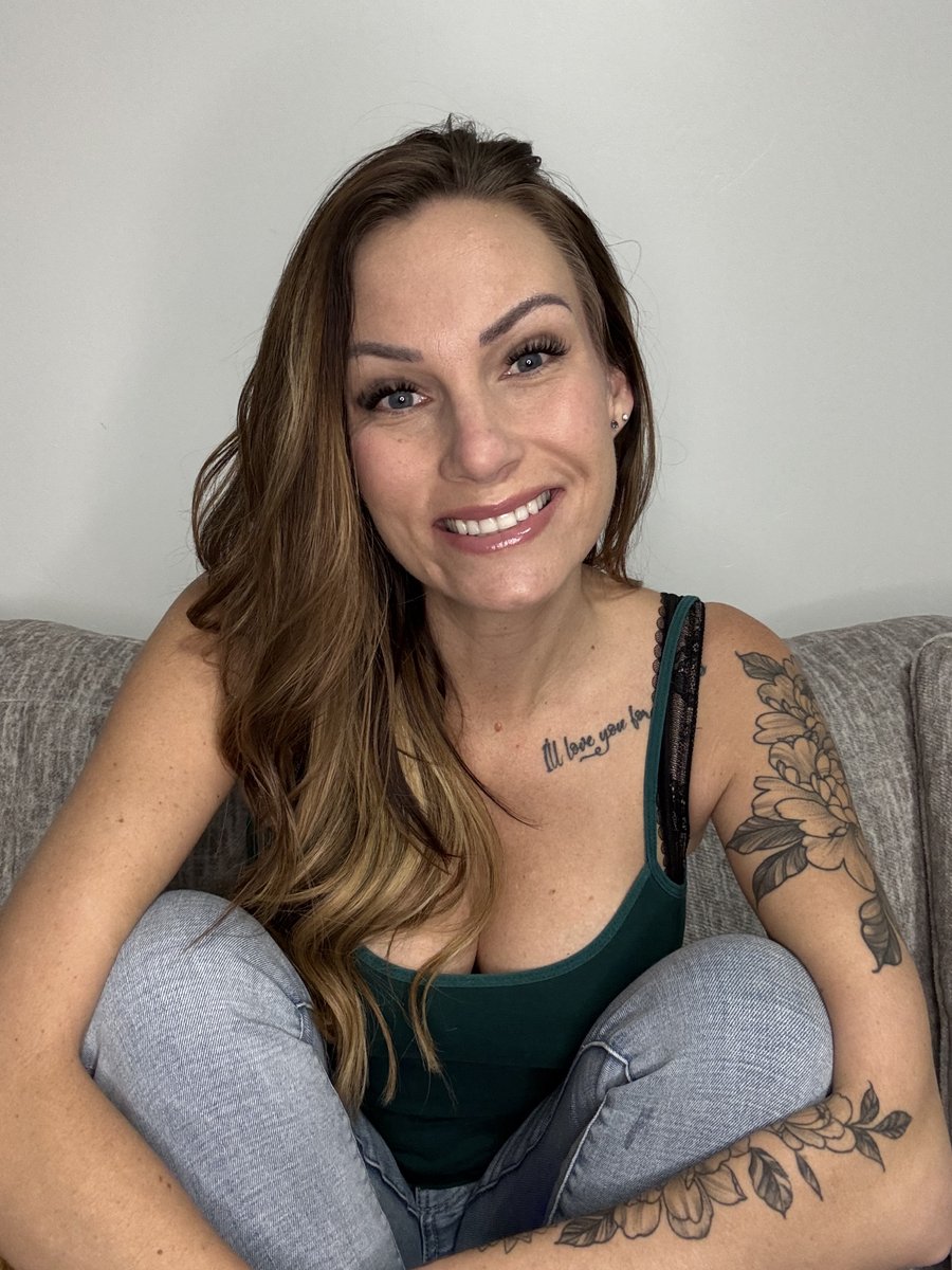 susieonlyxo's tweet photo. Can’t stop smiling, guess I’m just a little flirty today! 😄

#religiousgirl #countrybabe https://t.co/LyzAtpycCF