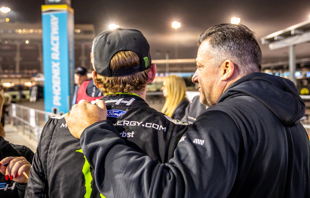 HaasFactoryTeam's tweet photo. Two proud bosses. https://t.co/RFsEkJZDsG