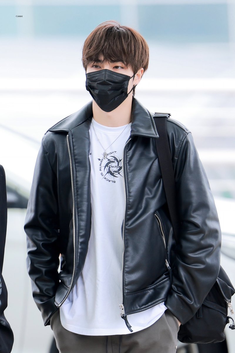 241110 #NIEL spotted at Stadion Utama Gelora Bung Karno to support @OurChromatic's concert "𝑨 𝑵𝑰𝑮𝑯𝑻 𝑫𝒀𝑬𝑫 𝑾𝑰𝑻𝑯 𝑶𝑼𝑹 𝑪𝑶𝑳𝑶𝑹𝑺." #OurChromatic