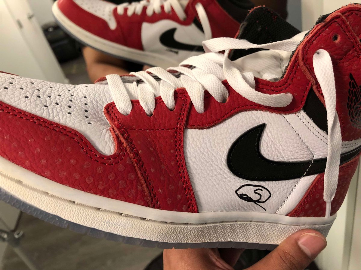 Doggie777Moon's tweet image. @shameikmoore Talking About People In NYC Asking if He Could Sign Their Sneakers Like Me At #NYCC23 twitch.tv/kaicenat/clip/…