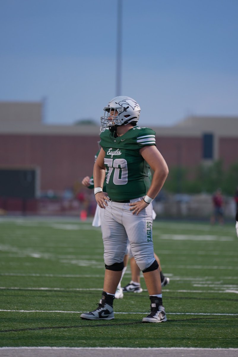 Here are my Junior Season Highlights (Limited to 4 games due to injury)

hudl.com/v/2QjLYc