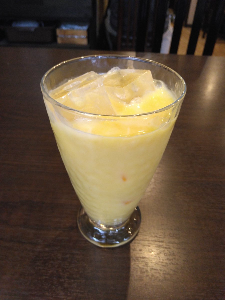 今日のランチは『チキンビリヤニ』と『マンゴーラッシー』
美味しすぎてお腹いっぱい

#チキンビリヤニ
#マンゴーラッシー
#ボンベイ