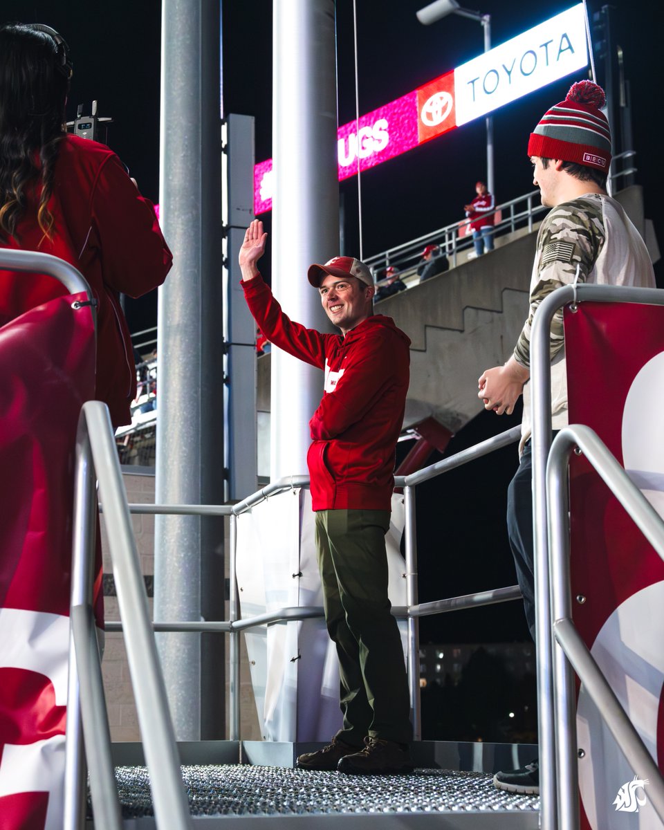 WSUCougars's tweet image. Special thank you to Seth Hartman for being a proud Coug and raising the flag tonight 👏👏👏

#GoCougs // #AgainstTheGrain
