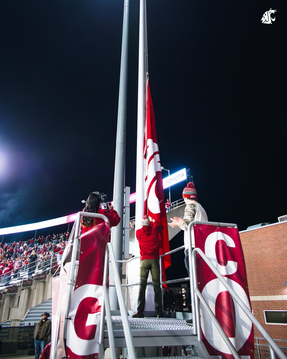 WSUCougars's tweet image. Special thank you to Seth Hartman for being a proud Coug and raising the flag tonight 👏👏👏

#GoCougs // #AgainstTheGrain