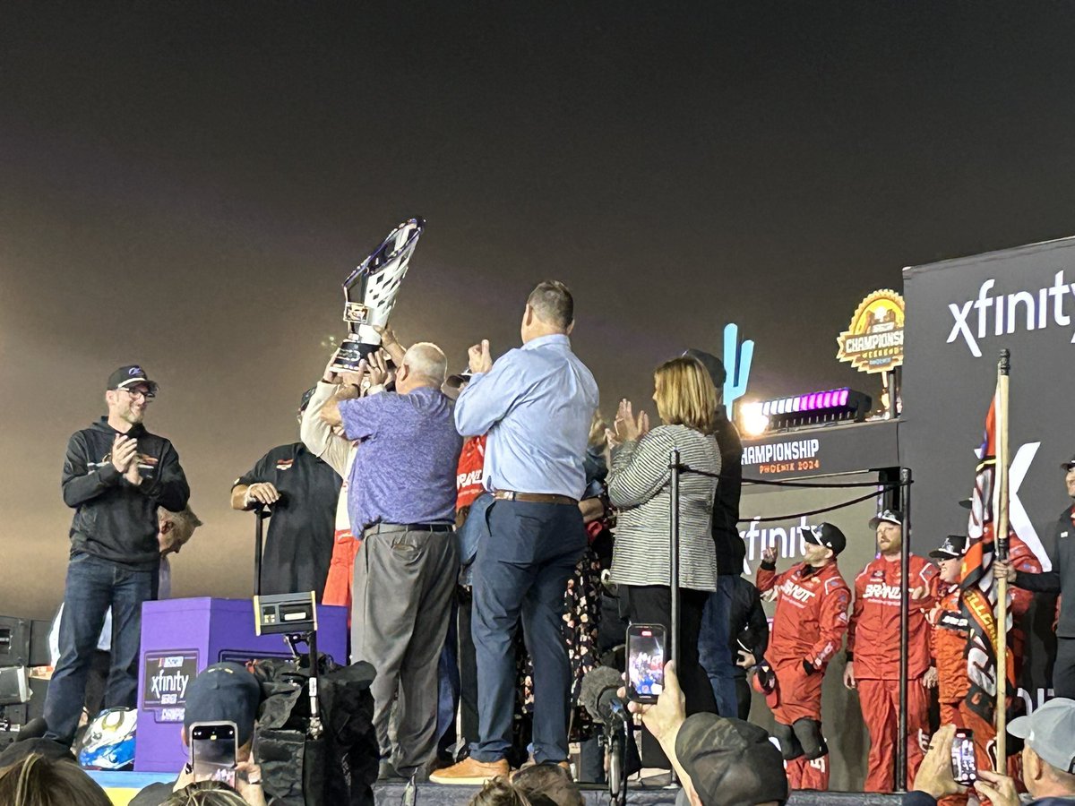 dani_s63's tweet photo. @DaleJr having a proud dad moment! ❤️ @phoenixraceway @J_Allgaier @JRMotorsports https://t.co/4178GfdLCy