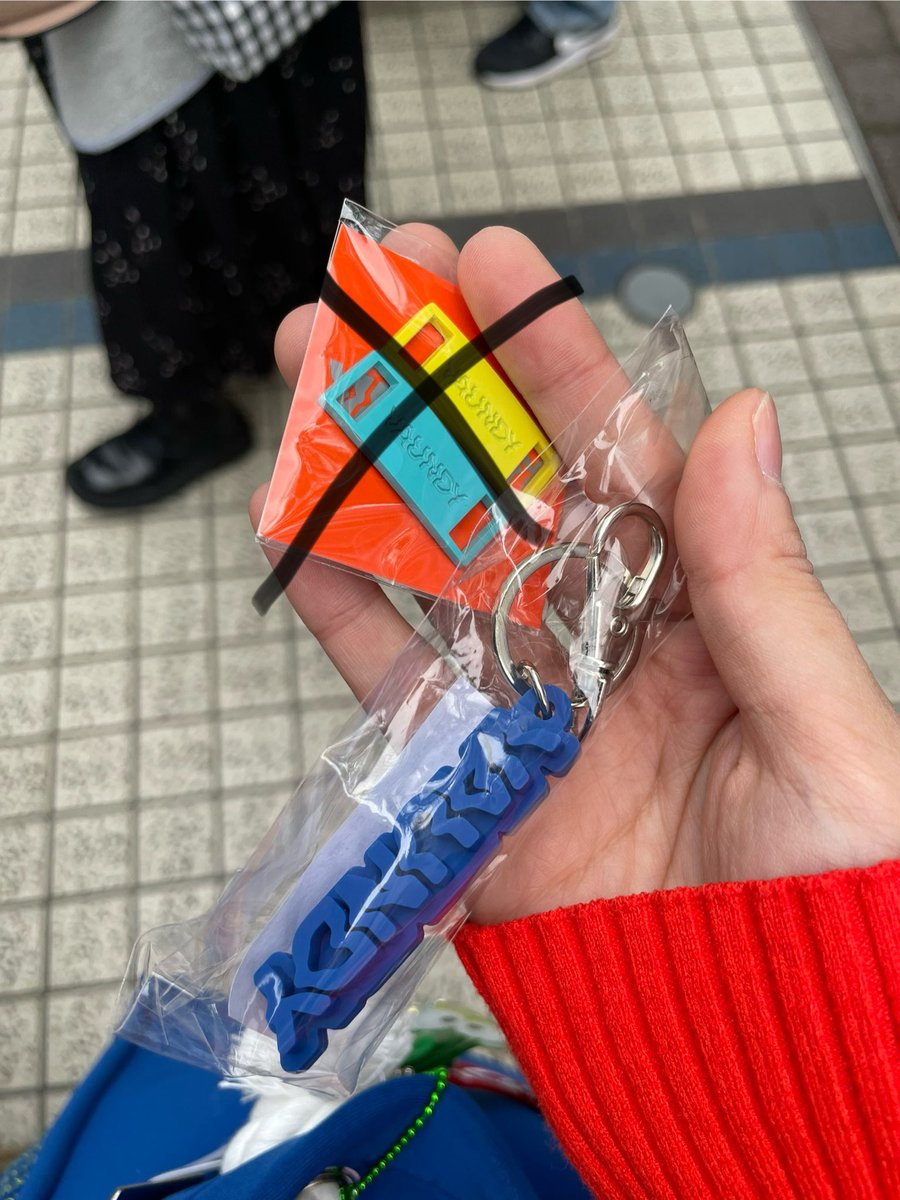 konchan__s's tweet photo. 譲→1、2枚目
求→青ステッカー、水色キーチェーン

※レプリカのリストバンドは水色のキーチェーンのみと交換をお願い致します。

#vaundy #vaundyカプセルトイ 
#vaundy交換 https://t.co/tE37xIJ8KC