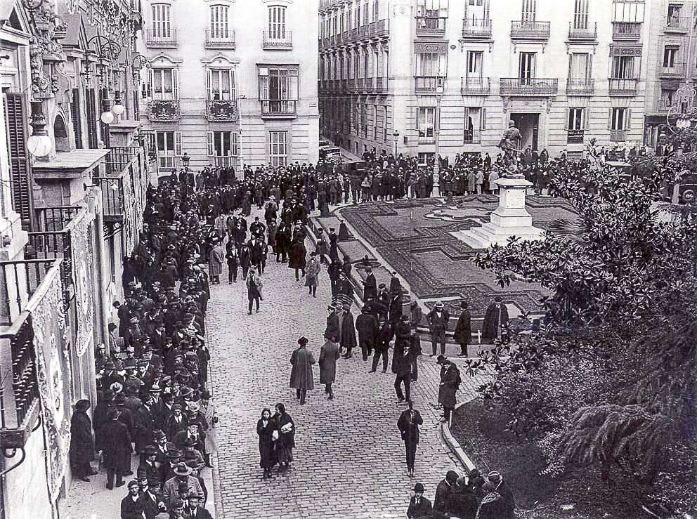 Vista de la Plaza de la Villa de Madrid en 1925.