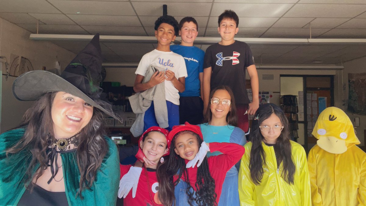 DiFloraA's tweet photo. Halloween traditions continue! 🎃 https://t.co/Vcfyh41KN3