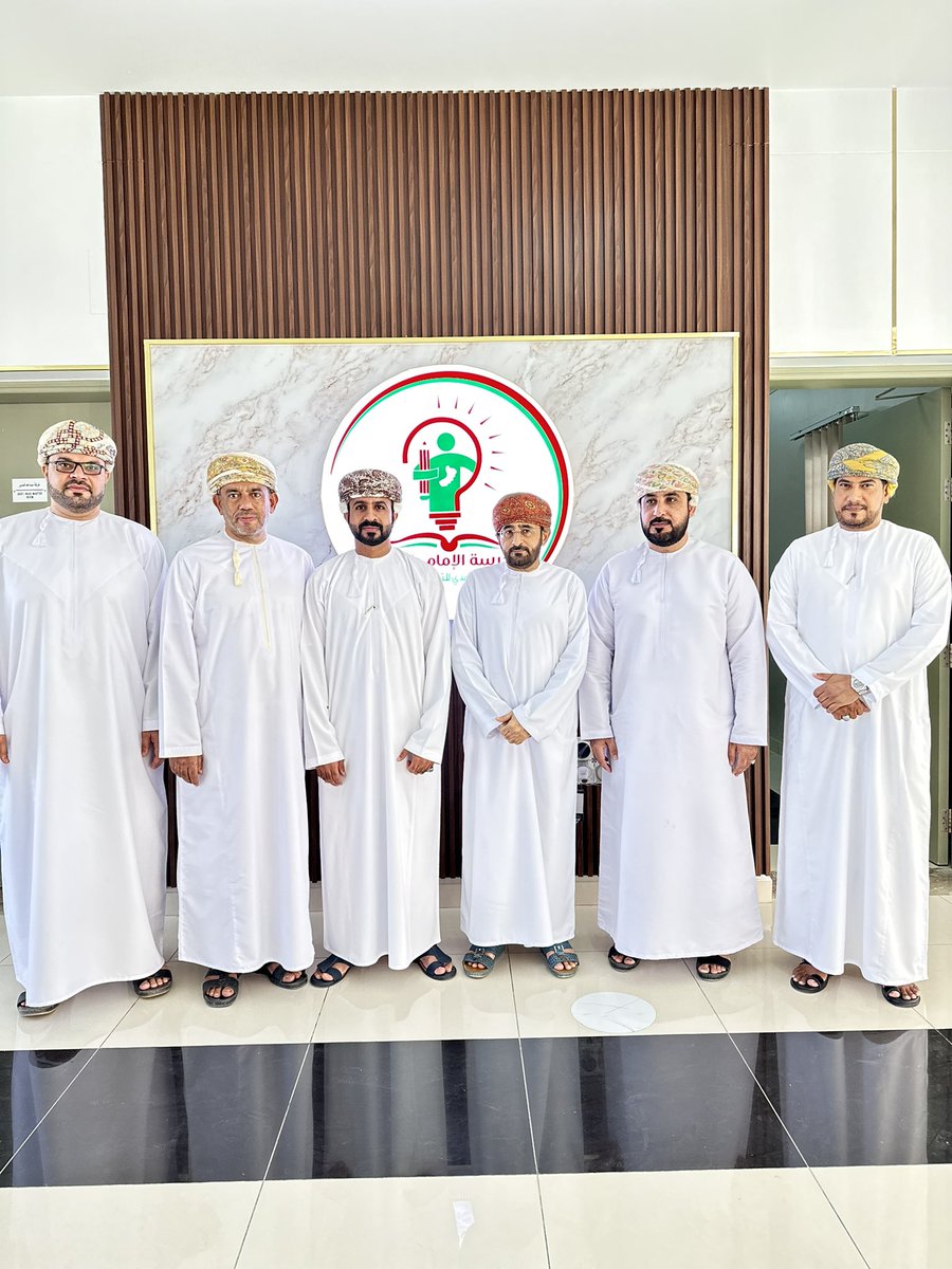ALEMAM_SCHooL's tweet photo. زيارة إشرافية قام بها الأستاذ سالم بن محمد المعمري رئيس قسم الكشافة والمرشدات بشمال الباطنة والأستاذ حمد الفزاري مشرف نشاط كشفي أطّلعا على سير العمل الكشفي بالمدرسة وأثنيا على عمل المدرسة والقائمين بالعمل الكشفي 
#فعاليات_تعليمية_شمال_الباطنة 
#Al_Alshraaaf https://t.co/sNmYksWFnl