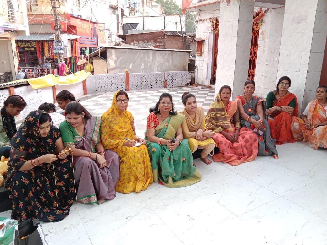 sc_ekta's tweet photo. ओबीसी एससी एसटी एकता महासभा
सीमा कुशवाह प्रदेश उपाध्यक्ष महिला मोर्चा दतिया द्वारा बैठक का आयोजन किया जिसमे महिलाओं से संगठन के विस्तार को लेकर चर्चा की और 5 महिलाओं को सदस्यता भी दिलायी https://t.co/QuOutqENCO