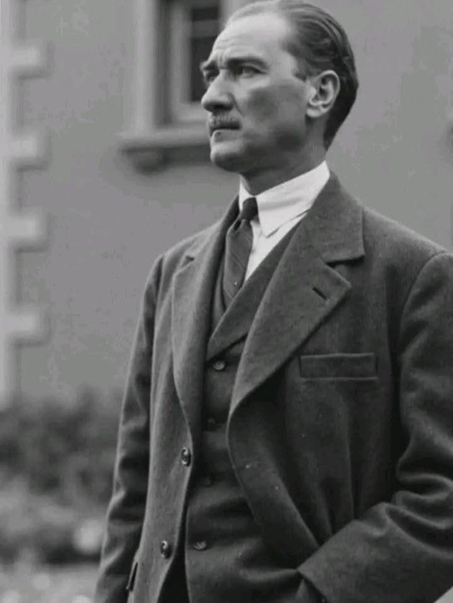 Saygi ve bağlılığa en çok da özlemi ekledik, sonsuza dek yolunda...

#OnKasım1938 #ölümsüz #10Kasım