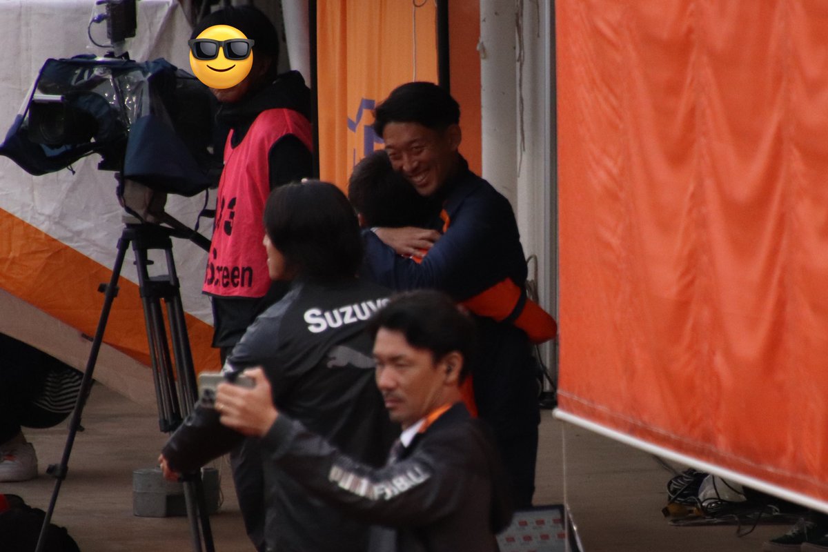 s16_04's tweet image. 西澤くん、輝綺のゴールのあとすぐに走って向かった先に権田さん🥲

#spulse
#権田修一 選手
#西澤健太 選手
#清水エスパルス
#1110vs熊本