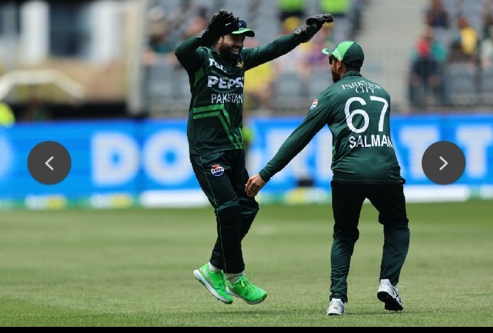 ZAINI💚 (@zainali_16) on Twitter photo It's November 10. Will Mohammad Rizwan <a href="/iMRizwanPak/">Muhammad Rizwan</a> gift me a series win against Australia in Australia🥺?
#PAKvsAUS It's November 10. Will Mohammad Rizwan <a href="/iMRizwanPak/">Muhammad Rizwan</a> gift me a series win against Australia in Australia🥺?
#PAKvsAUS