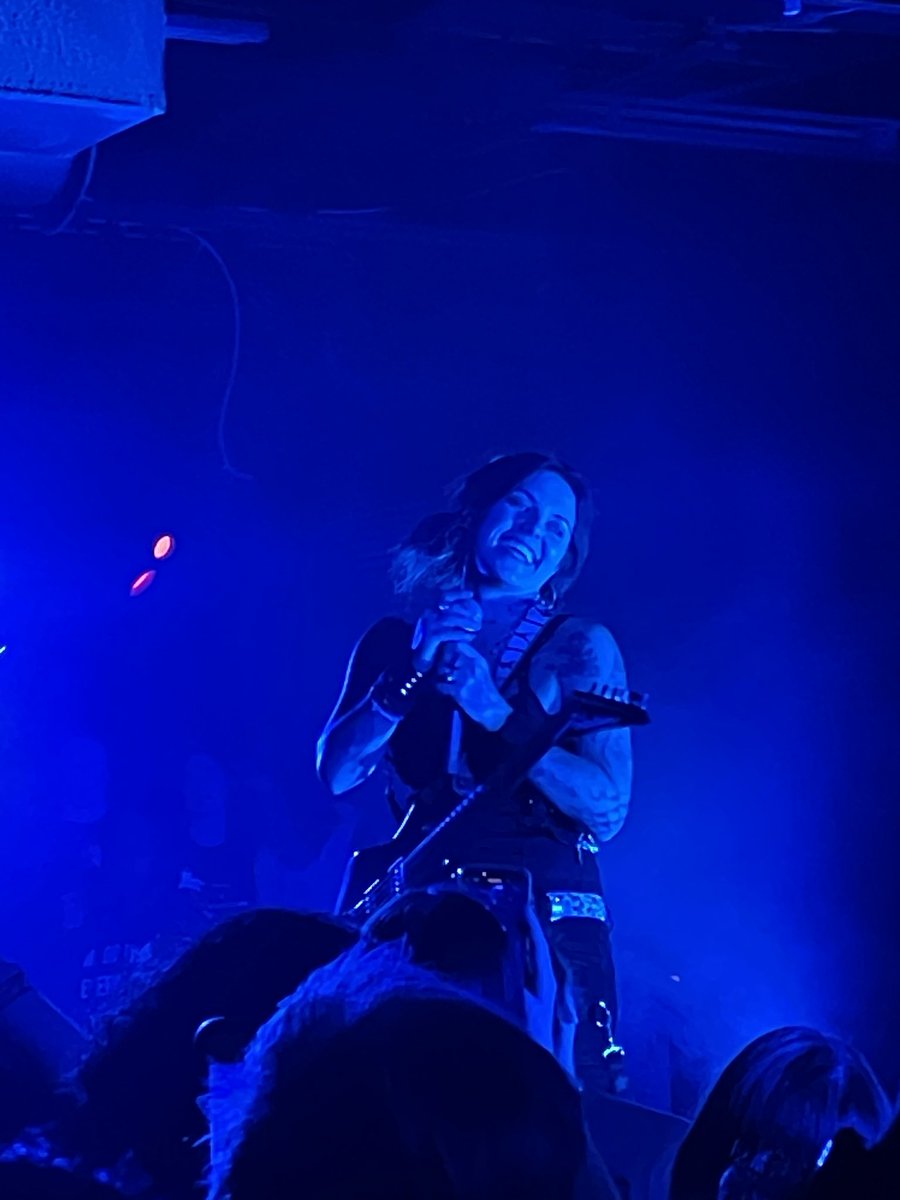 destanierball's tweet photo. tonight I saw @LaurenSanderson for the first time in concert and it DID NOT disappoint. I found them in high school when we lived in the same city. screamed every lyric tonight like I never have before. thank you for being your authentic self. midwest kids can make it big y’all! https://t.co/4P0nzs6PoN