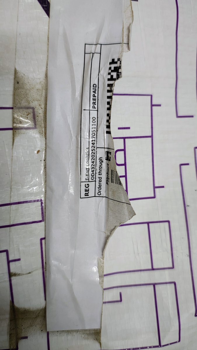 dhrity_1995's tweet photo. @SupportWakefit @Ankit_AGarg @jagograhakjago I received the wrong item from @Flipkart on 14.10.24. Invoice pasted on Package was distorted. Deliberately dumped it at my add. I requested for replacement on same day. Today is Nov. 10. 26 days lapsed. Didn't get the item. Not a usefull response @flipkartsupport https://t.co/Bul6DcMj8k