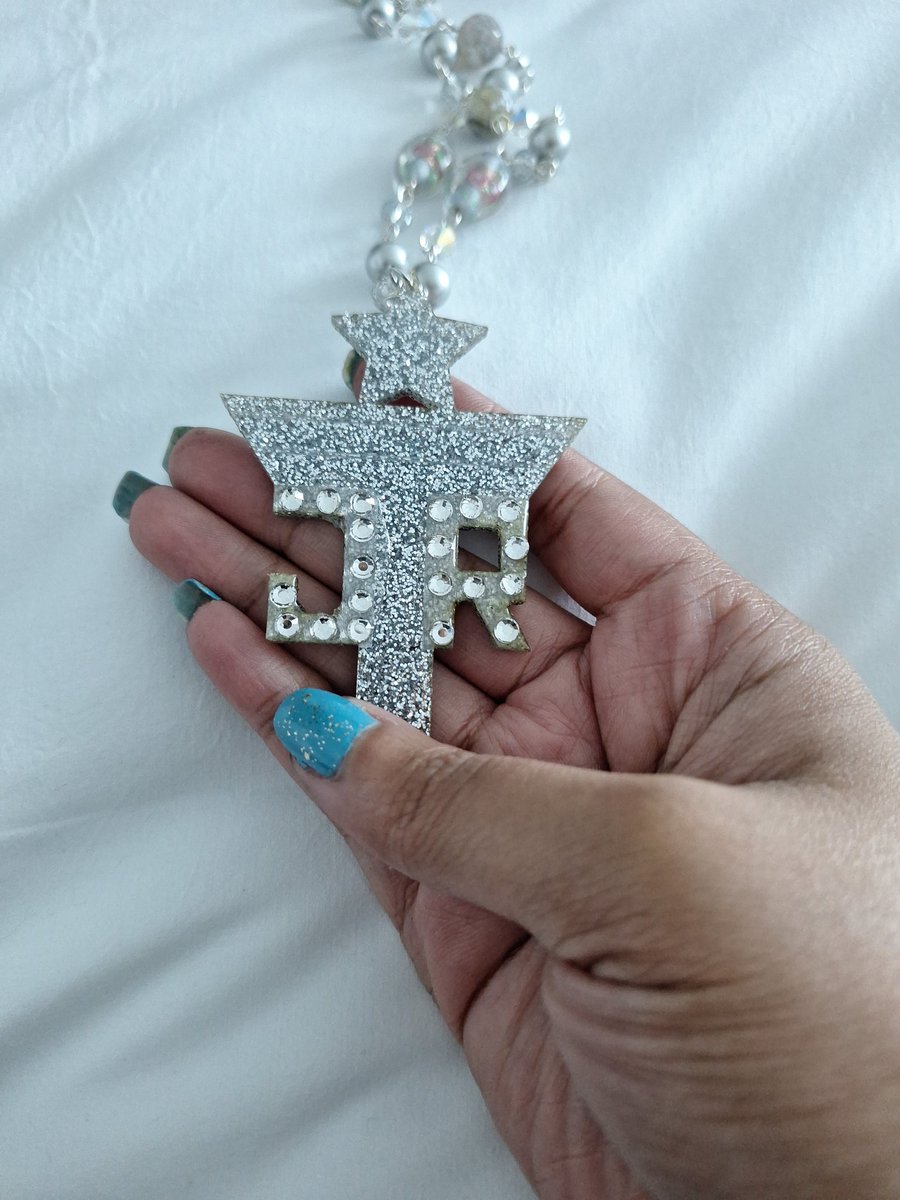 Jtsbae69's tweet image. To think I thought about not going for a moment due to depression trying to take hold. I've loved Justin Timberlake since I was a little girl and never regretted a second. 🤎💙I raised my necklace and this was his reaction. 🥹🫶 #orlando #TFTWTOUR