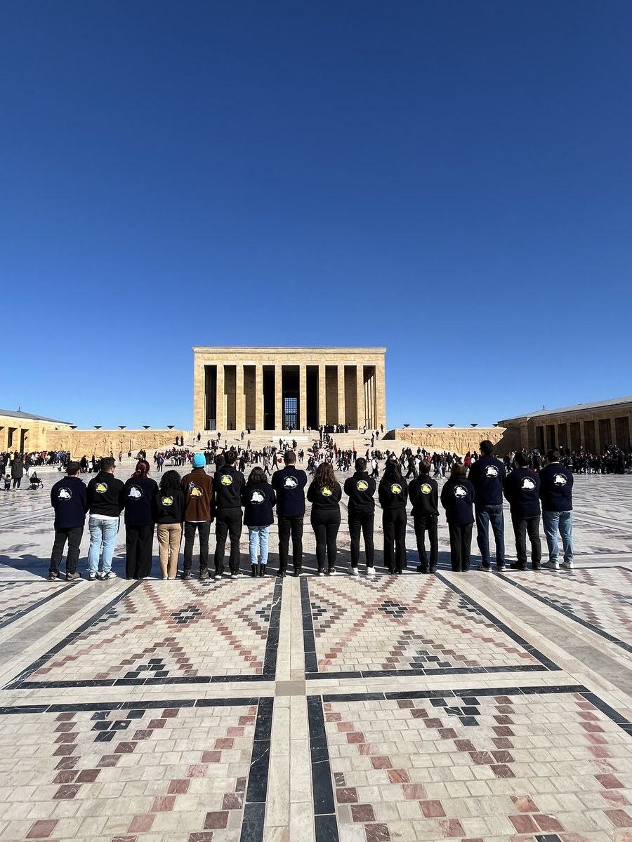 _kousat's tweet photo. Sevgi, saygı ve özlemle… ♾️

Bize emanet ettiğin değerlere sahip çıkarak izinden yürümeye devam edeceğiz. https://t.co/EaFYjNALDM