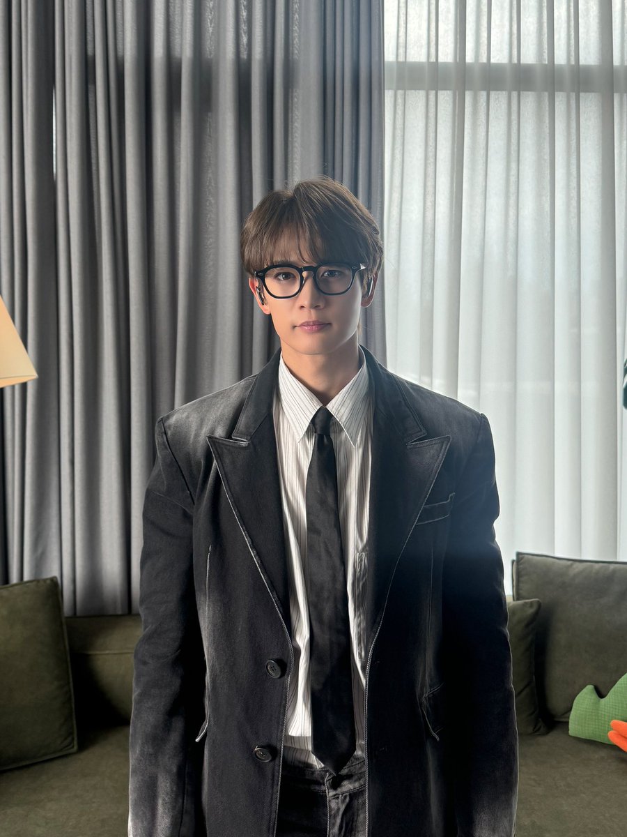 SHINee's tweet image. 👓🐿️🍂

#MINHO #민호 
#CALLBACK #MINHO_CALLBACK
#SHINee #샤이니