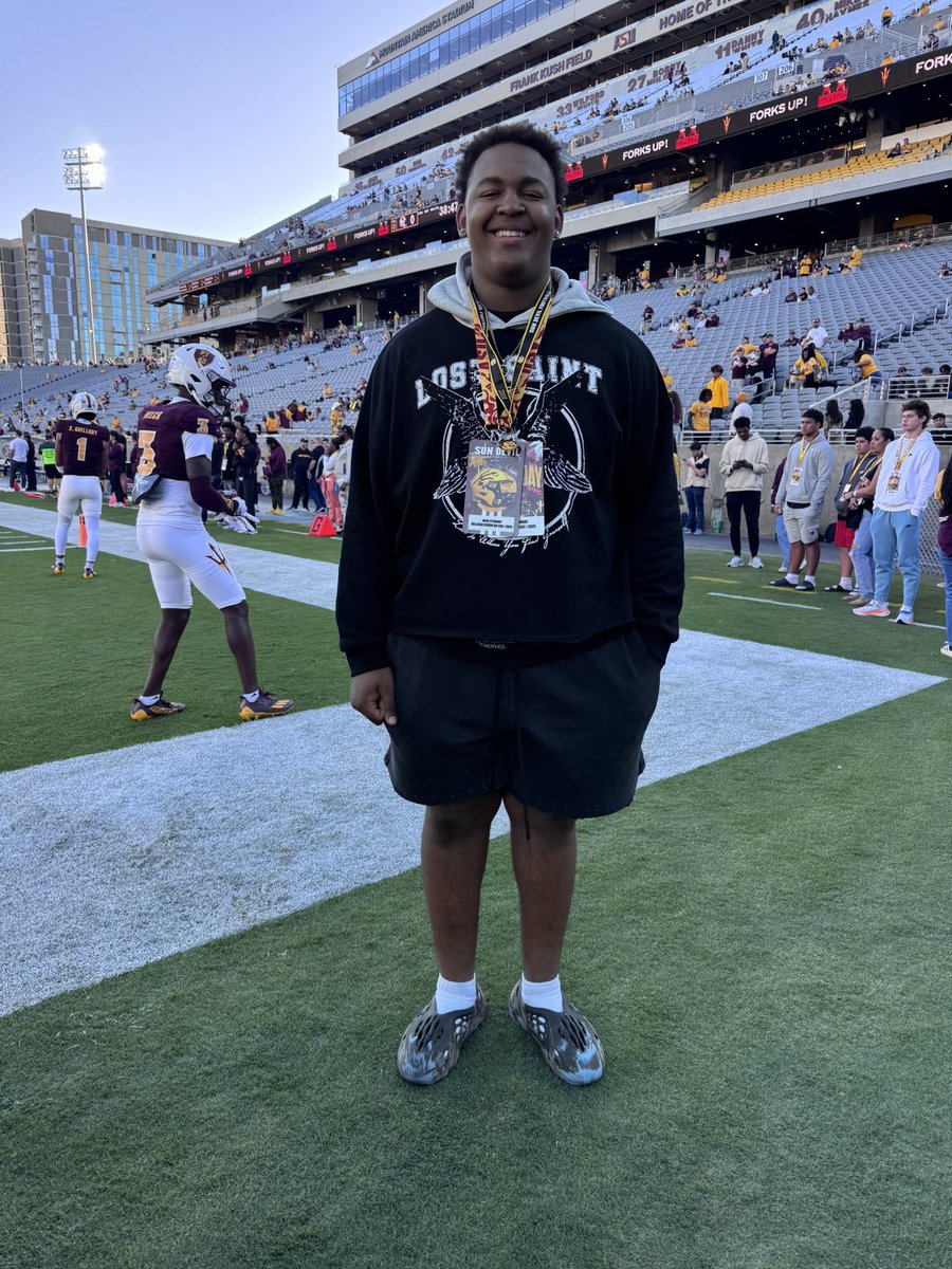 #SidelineSightings
UCF @ ASU

‘25 Maki Stewart OL Millikan (CA)
Committed

Stewart is physical and really uses his ability to impose his size and strength.. Exhibits that by overpowering defenders and really finishing his blocks by puttin defenders to the turf.. Also has line