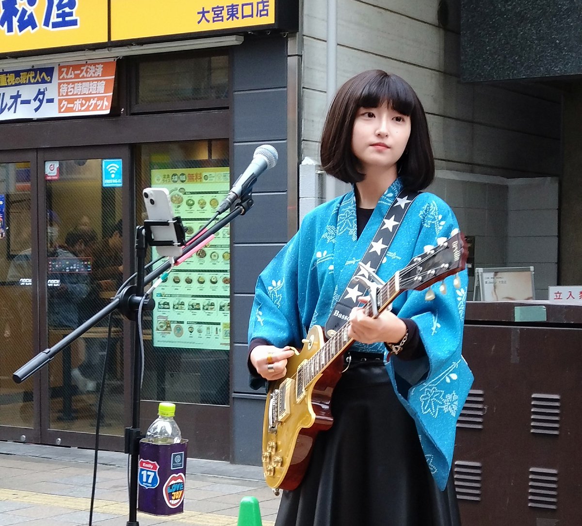 glad_lgm's tweet photo. Emily ちゃん。
5年ぶりの CD 発売!🎉
大宮まで来たのはこのため。
最近英語混じりの曲が多いから、歌詞カード見れるのはうれしい。
アレンジもどんな感じになってるか楽しみ!
新しい衣装も今日から。
#Emily17
#CatchTheWind
#E17_CTW
#大宮ホコ天ライブ https://t.co/mEHIA0GeX9