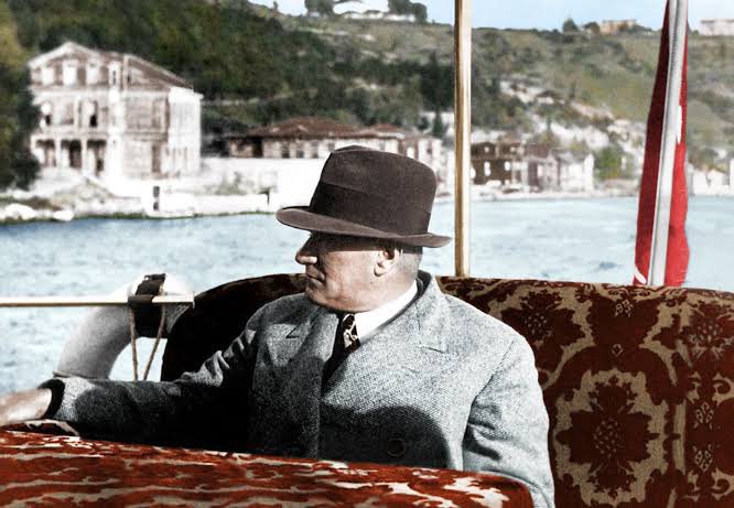 Ölmedin ki yas tutalım, bizimkisi yokluğuna hasret.